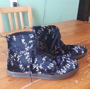 Dr. Martens Black Floral Velvet Sneaker - 9